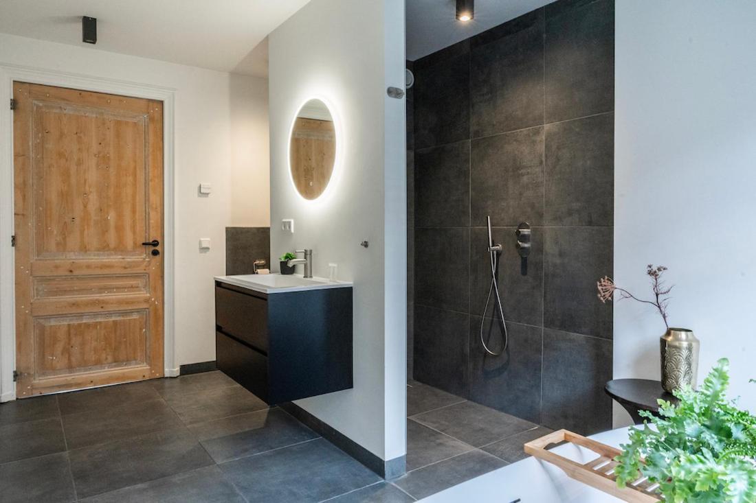Xxl Loft With Bath Located Stadsvilla Tilburg Bagian luar foto