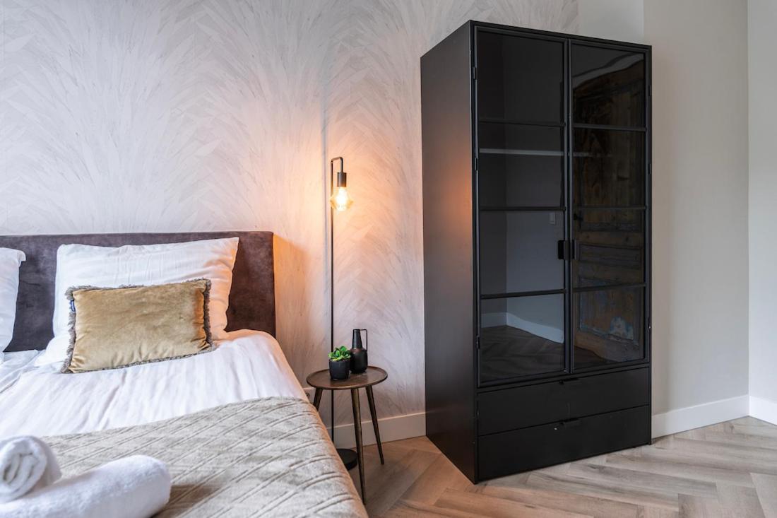 Xxl Loft With Bath Located Stadsvilla Tilburg Bagian luar foto