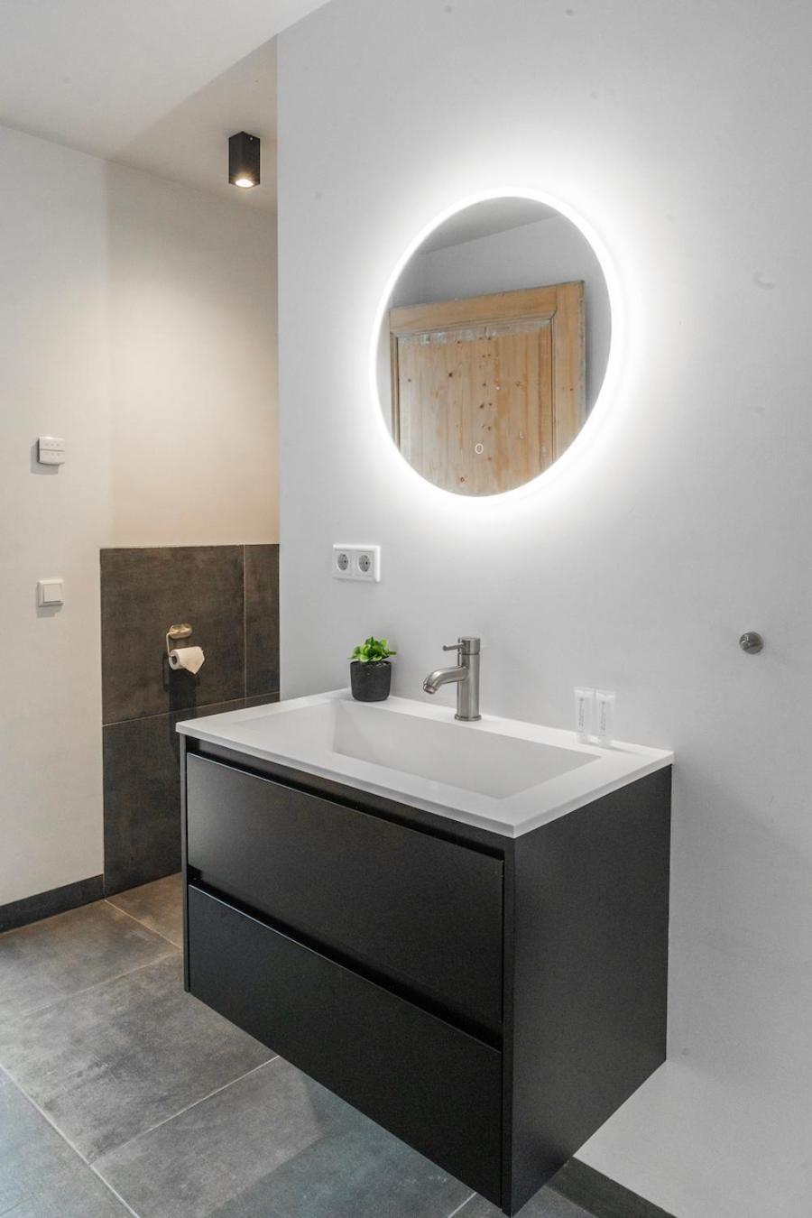 Xxl Loft With Bath Located Stadsvilla Tilburg Bagian luar foto